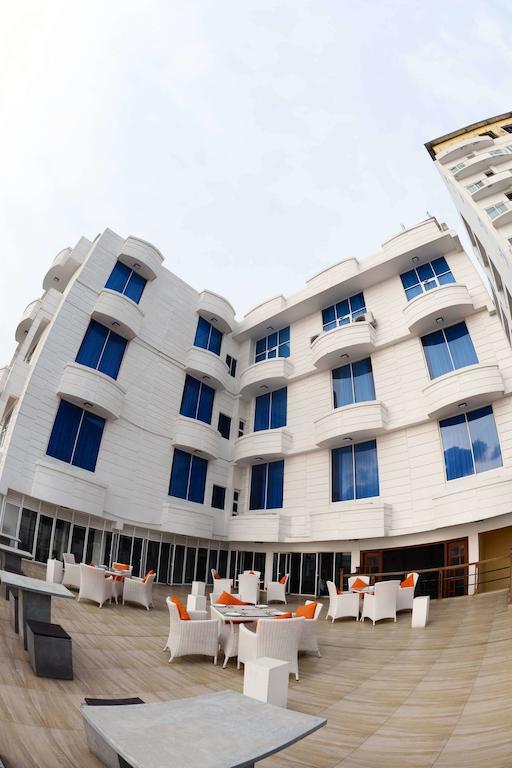 Lazaani Hotel Colombo Exterior photo