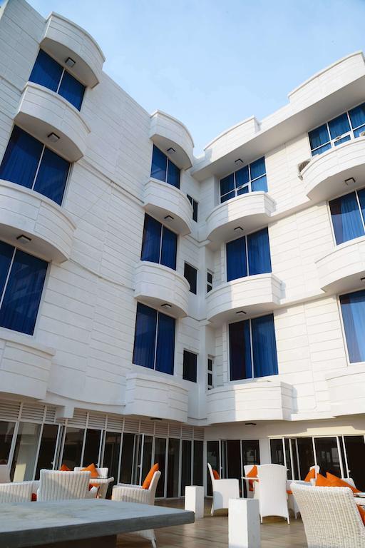 Lazaani Hotel Colombo Exterior photo