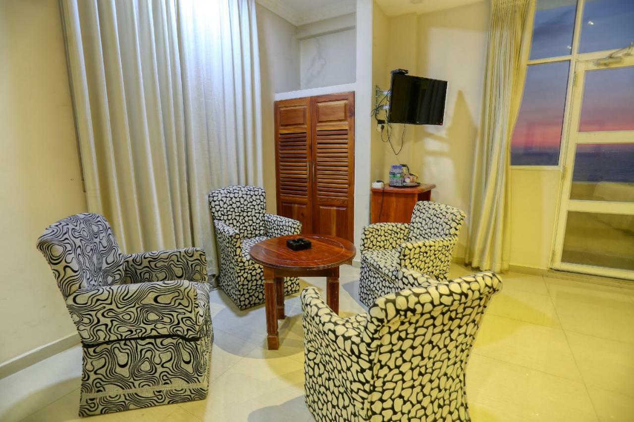 Lazaani Hotel Colombo Exterior photo