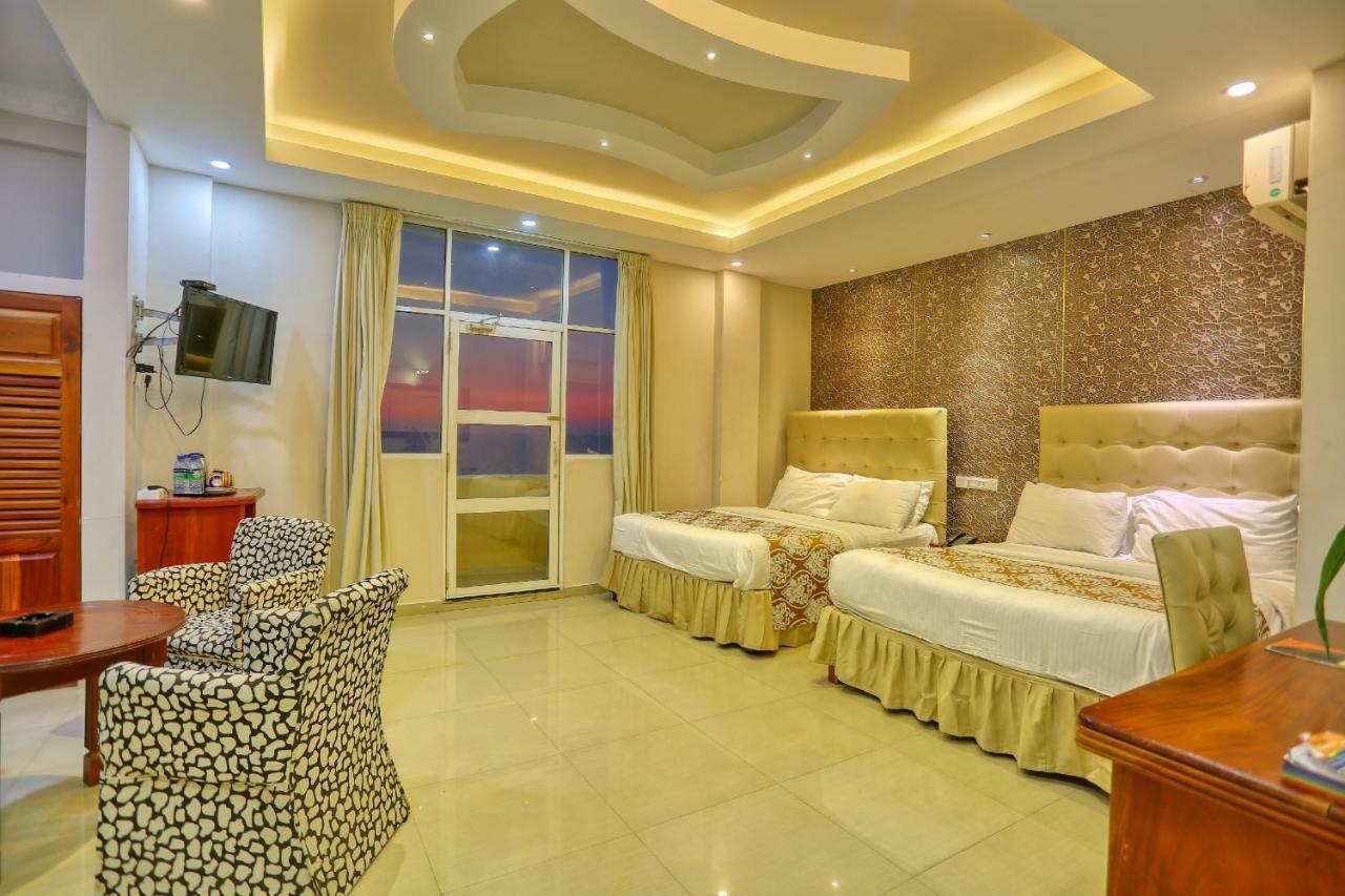 Lazaani Hotel Colombo Exterior photo
