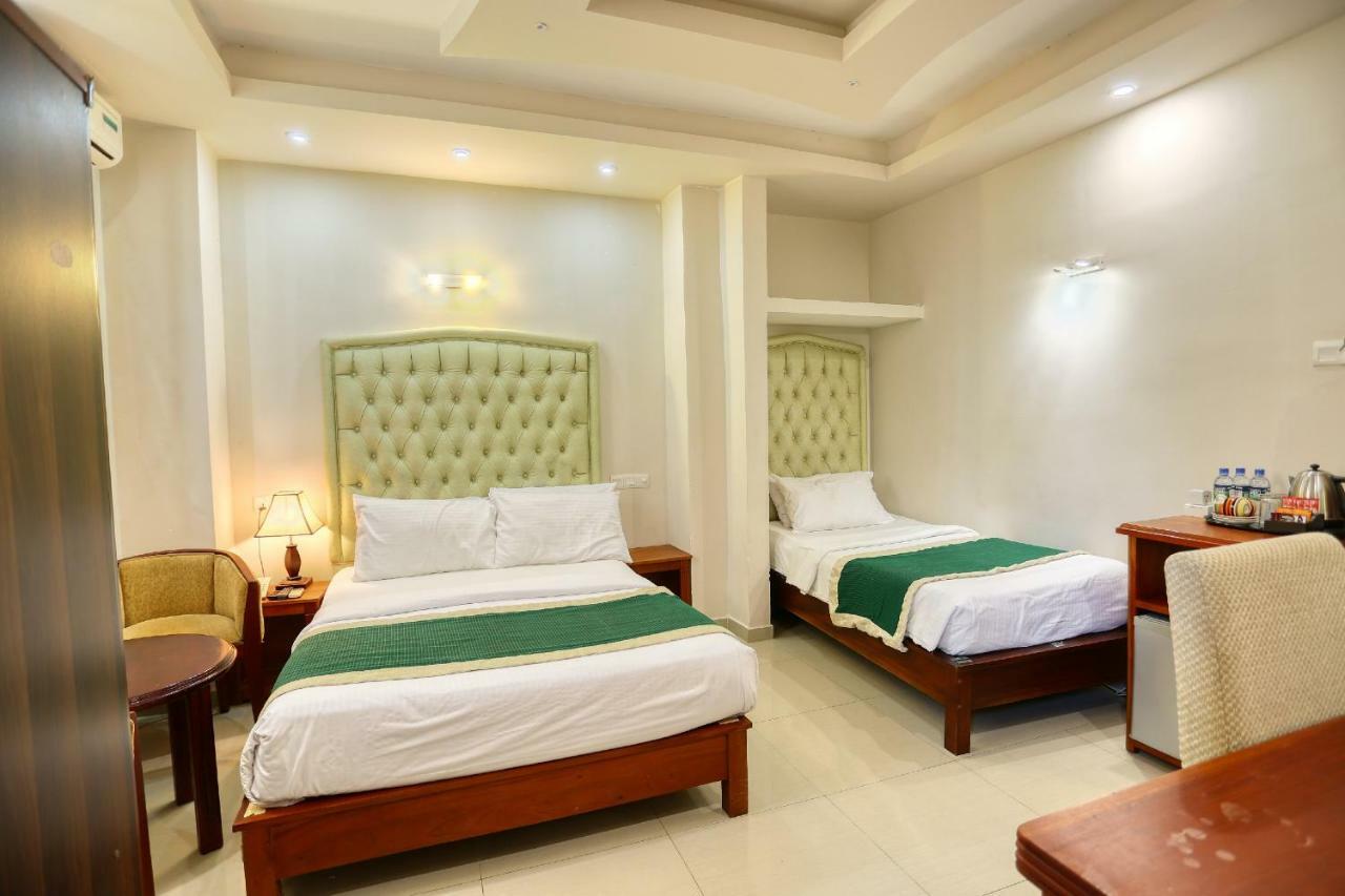 Lazaani Hotel Colombo Exterior photo